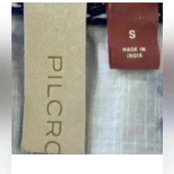 Pilcro Anthropologie the Cate Classic Button Down
Long Sleeve Size Small - Picture 7 of 12